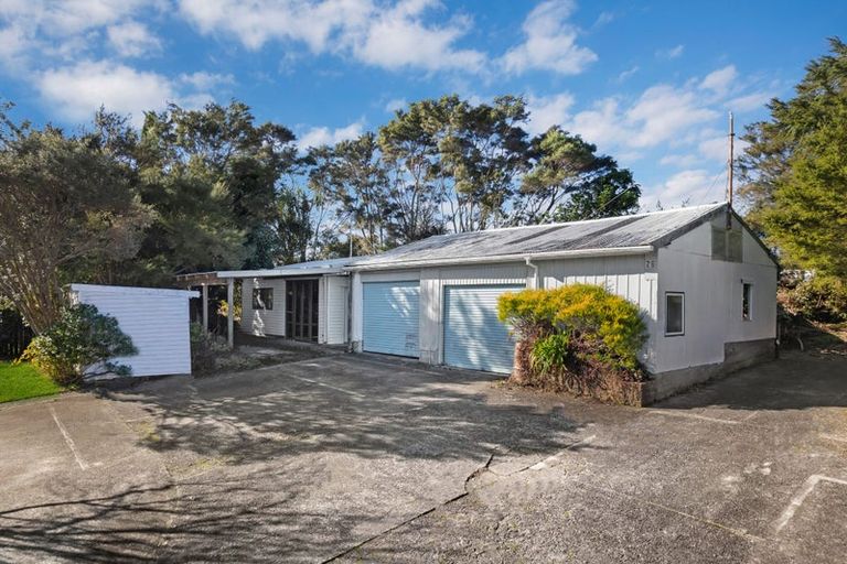Photo of property in 26 Millbrook Road, Henderson, Auckland, 0612
