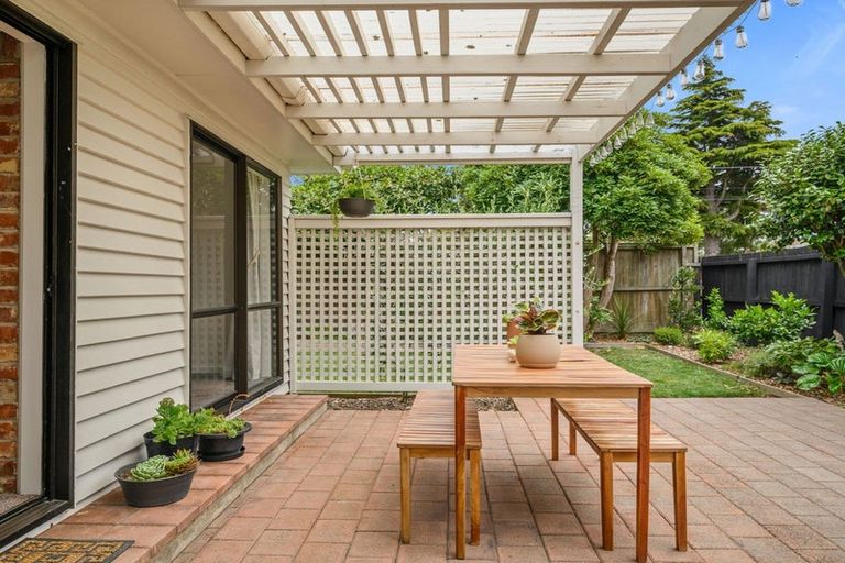 Photo of property in 1/180 Avonhead Road, Avonhead, Christchurch, 8042