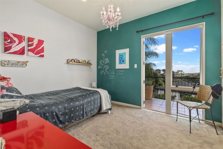 Photo of property in 56 Staincross Street, Green Bay, Auckland, 0604