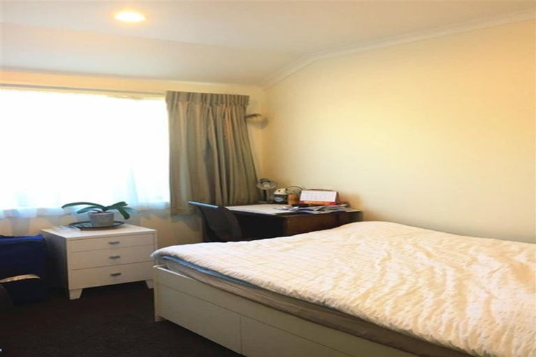 Photo of property in 4 Baltic Place, Goodwood Heights, Auckland, 2105