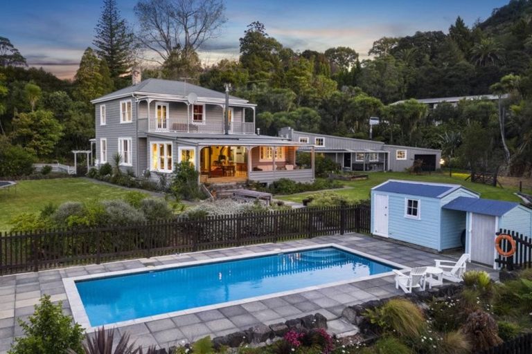 Photo of property in 859-863 West Coast Road, Oratia, Auckland, 0604