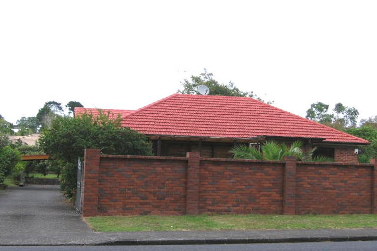 Photo of property in 22 Godley Road, Green Bay, Auckland, 0604