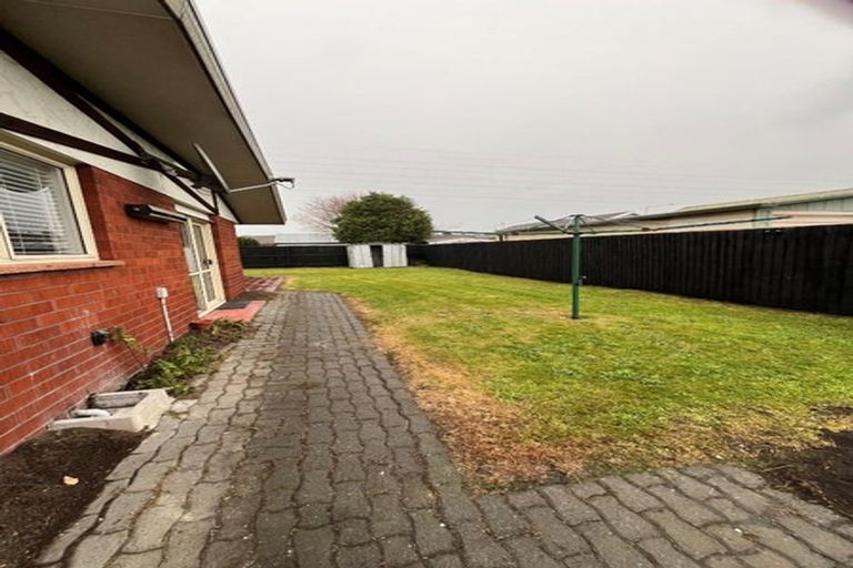 Photo of property in 107 Denise Crescent, Hornby, Christchurch, 8042