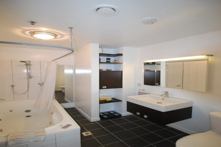 Photo of property in Montreaux Apartments, 9c/164 The Terrace, Wellington Central, Wellington, 6011