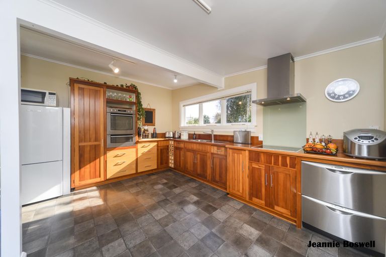 Photo of property in 122 Linton Street, West End, Palmerston North, 4410