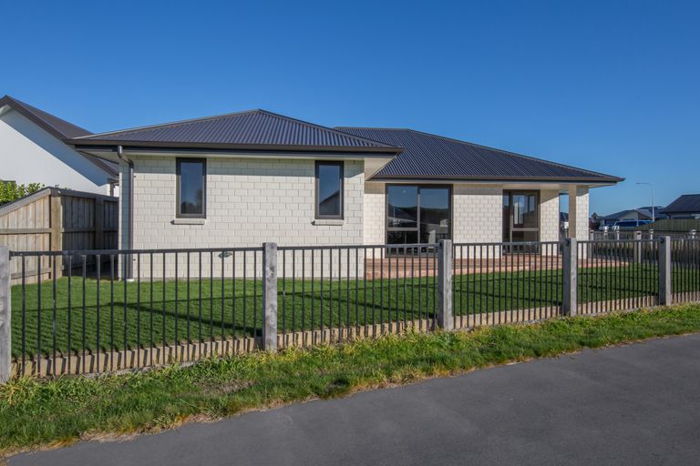 Photo of property in 11 Wyllie Place, Amberley, 7410