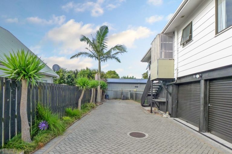 Photo of property in 2/37 Mcleod Road, Weymouth, Auckland, 2103