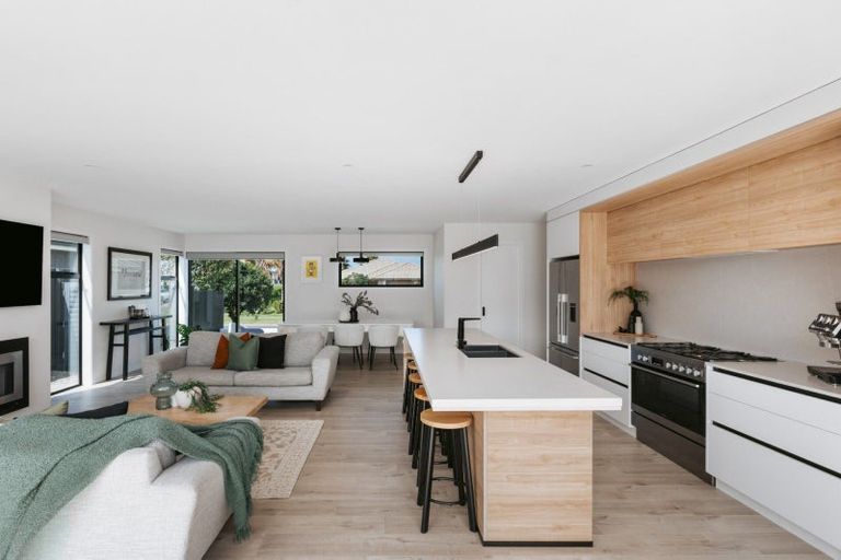 Photo of property in 15 Cassinia Close, Papamoa Beach, Papamoa, 3118