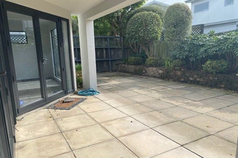 Photo of property in 32 Oakford Close, Riccarton, Christchurch, 8011