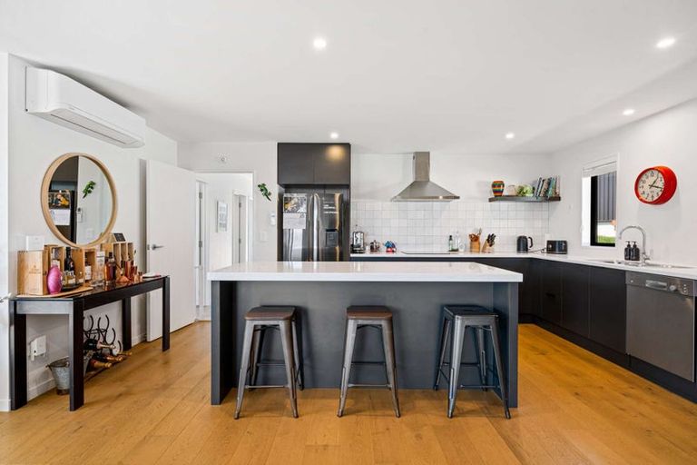 Photo of property in 16 Scurr Terrace, Wanaka, 9305