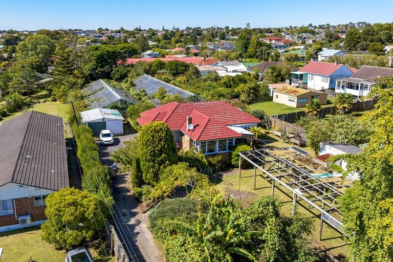 Photo of property in 30 Seabrook Avenue, New Lynn, Auckland, 0600