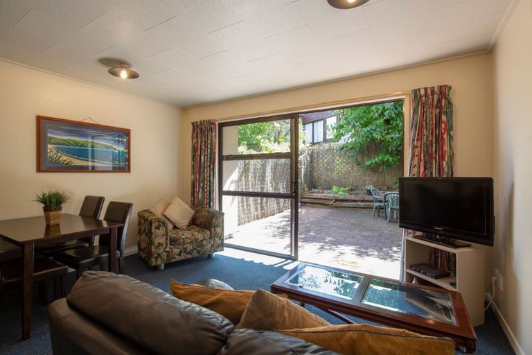 Photo of property in 4/42 Hallenstein Street, Queenstown, 9300