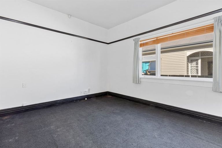 Photo of property in 7 Defoe Place, Waltham, Christchurch, 8023