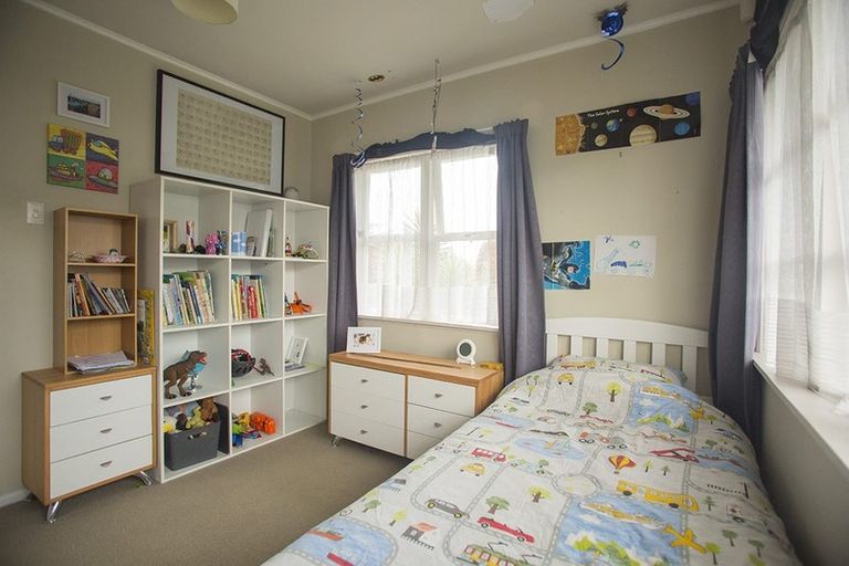 Photo of property in 33 Gilliam Street, New Lynn, Auckland, 0600