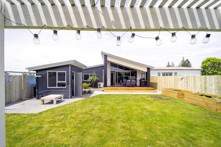 Photo of property in 3 Kamahi Street, Castlecliff, Whanganui, 4501