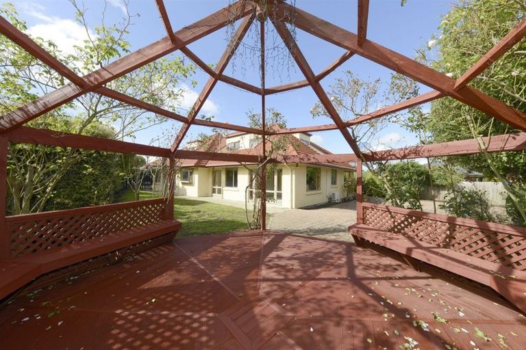 Photo of property in 52 Blue Gum Place, New Brighton, Christchurch, 8083