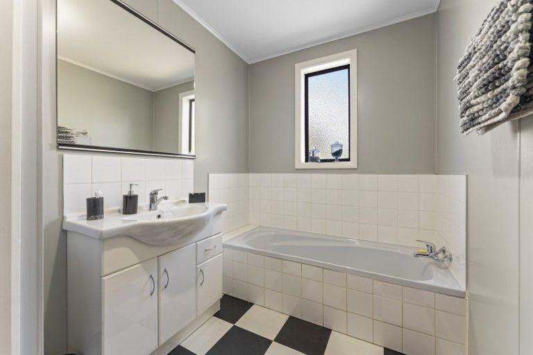 Photo of property in 18 Sedcole Street, Pahiatua, 4910