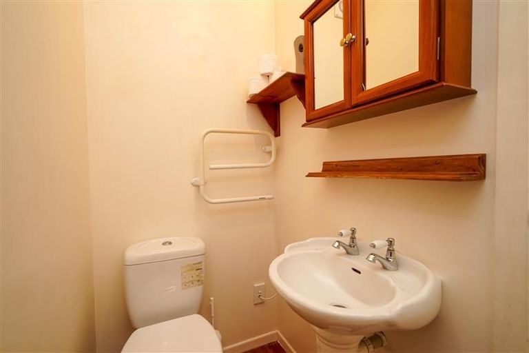 Photo of property in 1/1 Moana Avenue, Bayswater, Auckland, 0622