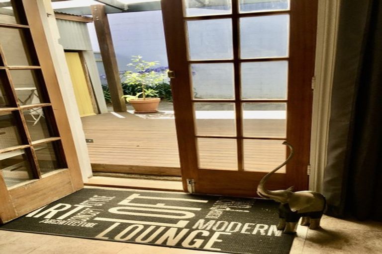 Photo of property in 90 Bridge Street, Eltham, 4322