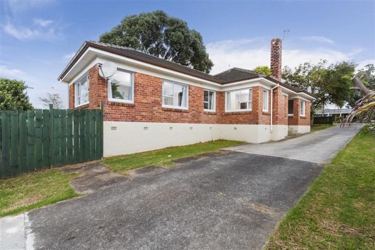 Photo of property in 56 Lynwood Road, New Lynn, Auckland, 0600