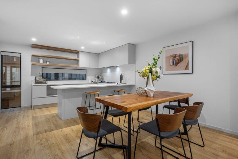 Photo of property in 2e Fowler Street, Northcote, Auckland, 0627