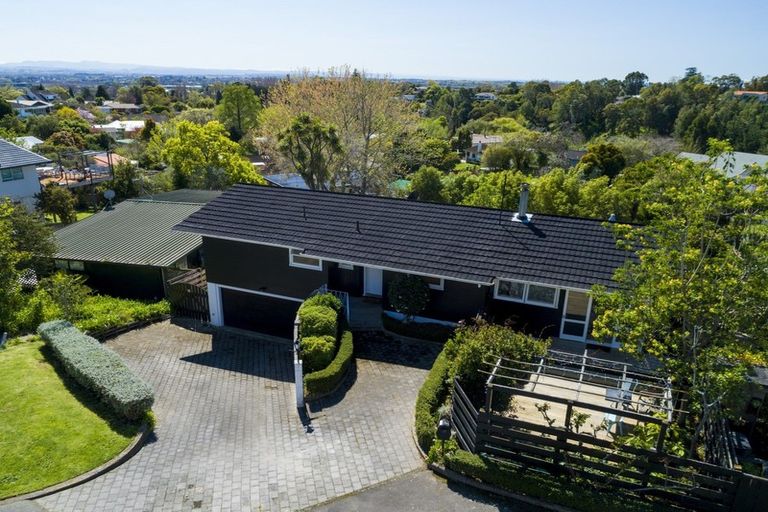 Photo of property in 33 Tauroa Road, Havelock North, 4130