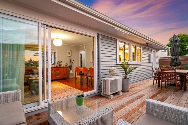 Photo of property in 1/53 Verran Road, Birkenhead, Auckland, 0626