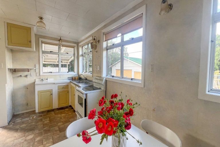 Photo of property in 24 Diamond Street, Carterton, 5713