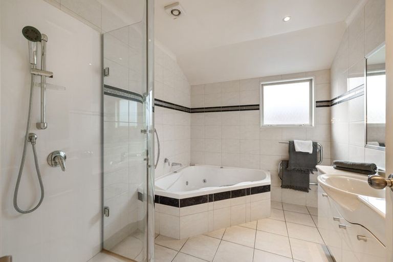 Photo of property in 133 Fendalton Road, Fendalton, Christchurch, 8052