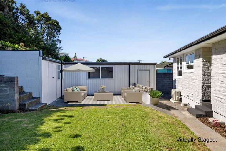 Photo of property in 25 Simons Street, Moturoa, New Plymouth, 4310