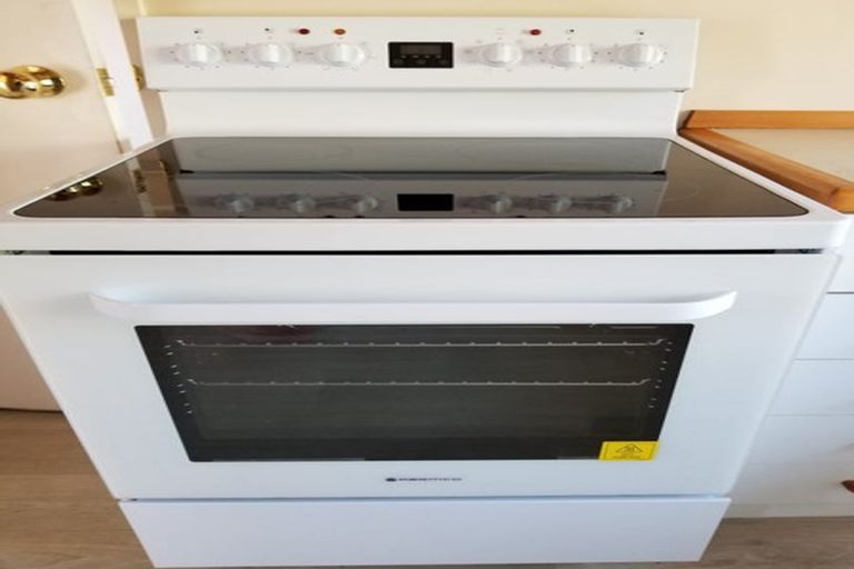 Photo of property in 240a Te Atatu Road, Te Atatu South, Auckland, 0610