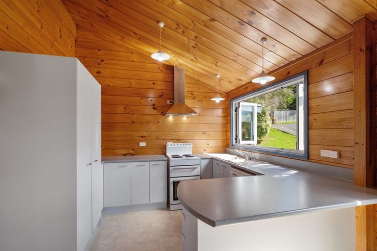 Photo of property in 9 Empressa Heights, Helensville, 0800