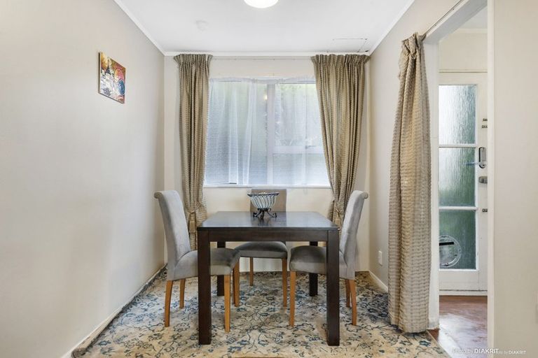 Photo of property in 27b Omega Street, Newlands, Wellington, 6037