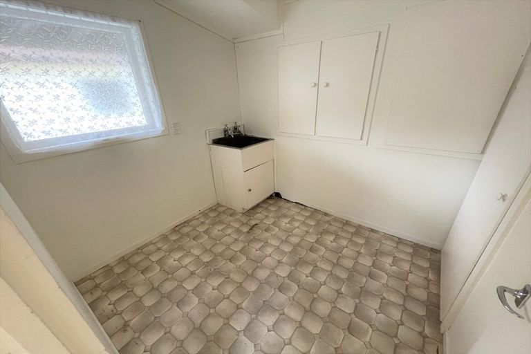 Photo of property in 16 Rotoiti Avenue, Pakuranga Heights, Auckland, 2010