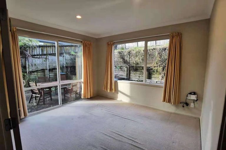Photo of property in 40 Mandeville Place, Unsworth Heights, Auckland, 0632