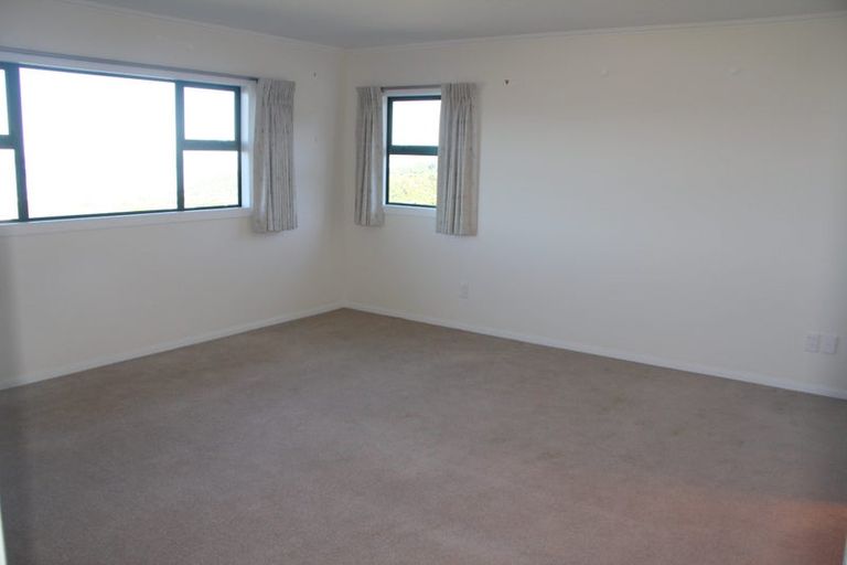 Photo of property in 46 Arahiwi Grove, Tirohanga, Lower Hutt, 5010