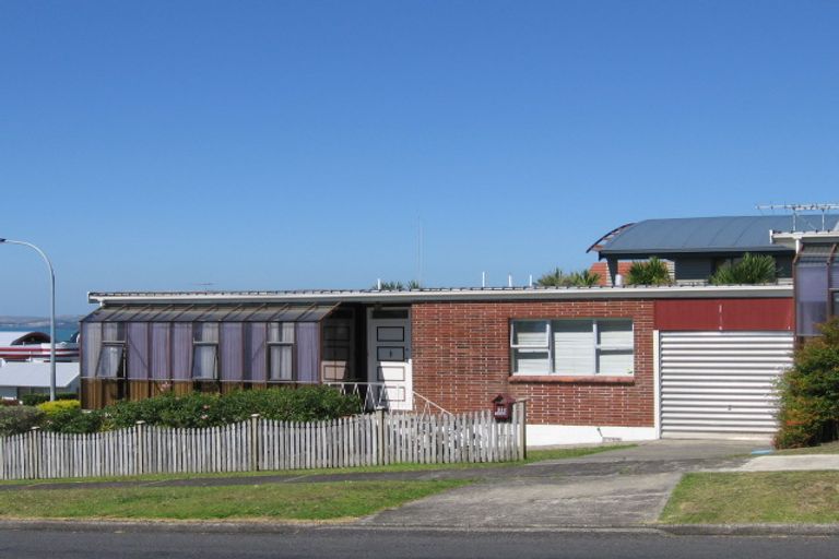 Photo of property in 4/33 Castor Bay Road, Castor Bay, Auckland, 0620