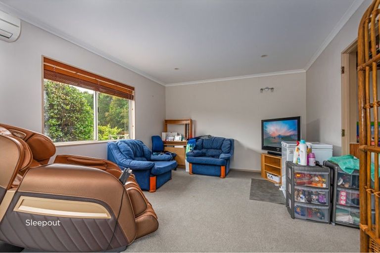 Photo of property in 76 Polson Hill Drive, Aokautere, Palmerston North, 4471