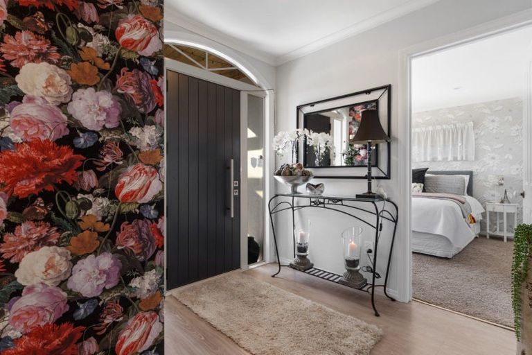 Photo of property in 5 Downing Place, Welcome Bay, Tauranga, 3112