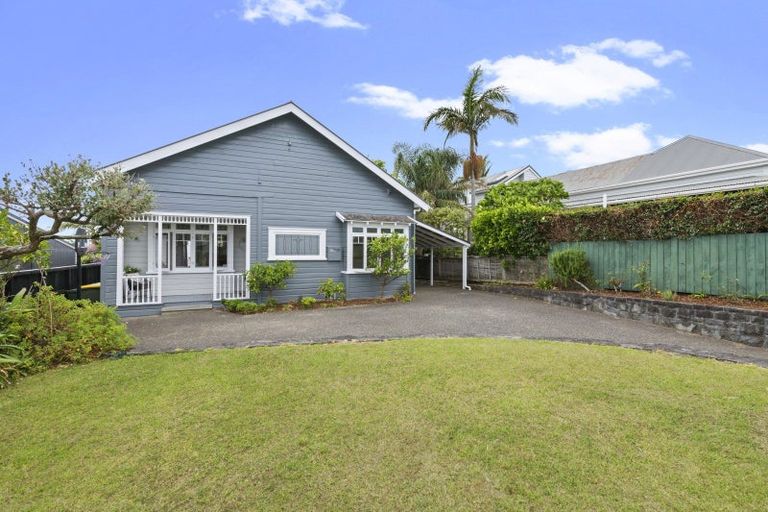 Photo of property in 147 Queen Street, Northcote Point, Auckland, 0627