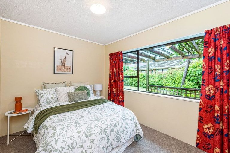 Photo of property in 33 Chilton Drive, Paraparaumu, 5032