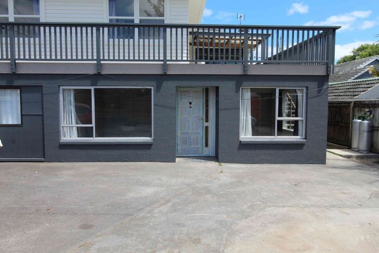 Photo of property in 25 Kamara Road, Glen Eden, Auckland, 0602