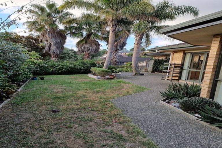 Photo of property in 3 Cricklade Terrace, Windsor Park, Auckland, 0632