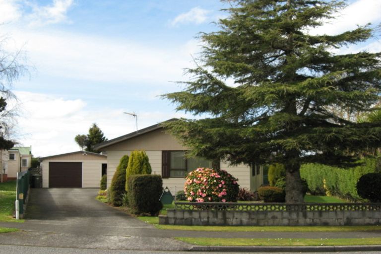 Photo of property in 18 Montjoy Street, Stratford, 4332