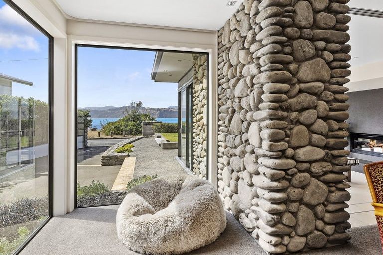 Photo of property in 160 Breaker Bay Road, Breaker Bay, Wellington, 6022