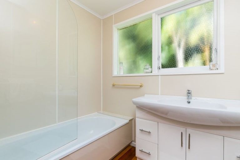 Photo of property in 5 Silverbirch Grove, Churton Park, Wellington, 6037