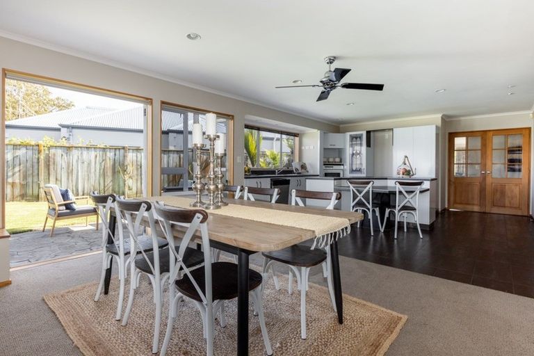 Photo of property in 11 Kensington Drive, Taradale, Napier, 4112