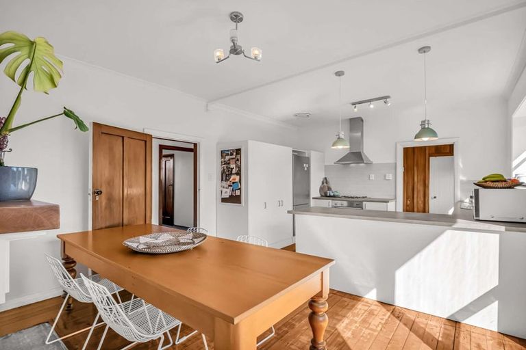 Photo of property in 121 Selwyn Street, Somerfield, Christchurch, 8024