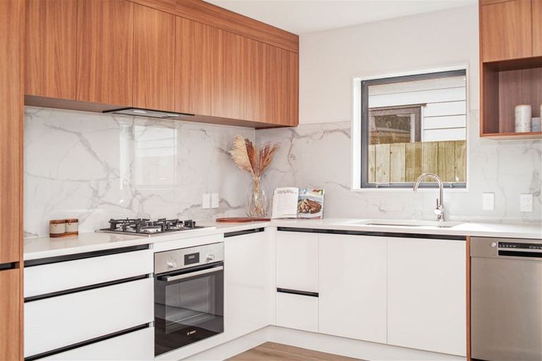 Photo of property in 76b Borich Road, Sunnyvale, Auckland, 0612