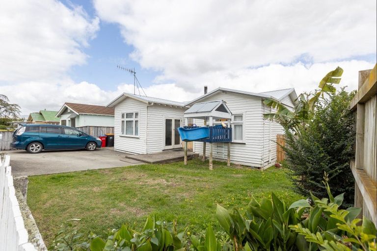 Photo of property in 64 Lyndhurst Street, Takaro, Palmerston North, 4412